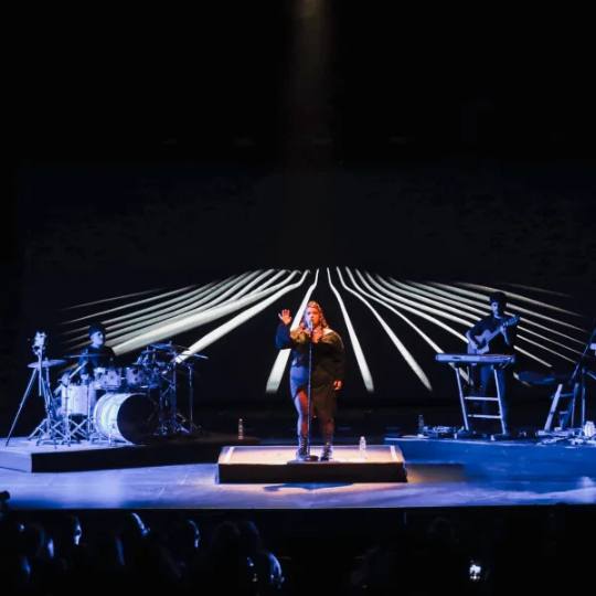 Luz Gaggi deslumbra en su debut con el álbum «Altar» en el Teatro Coliseo