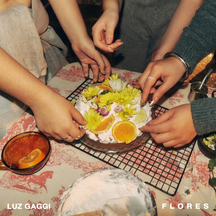 Luz Gaggi presenta «Flores»