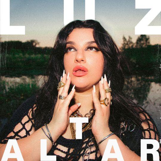 Altar, álbum debut de Luz Gaggi
